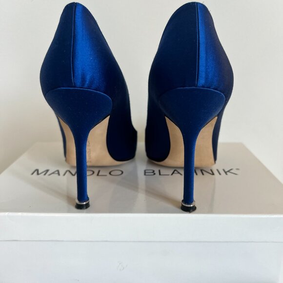 Manolo Blahnik Hangisi Satin Shoes - Picture 4 of 6